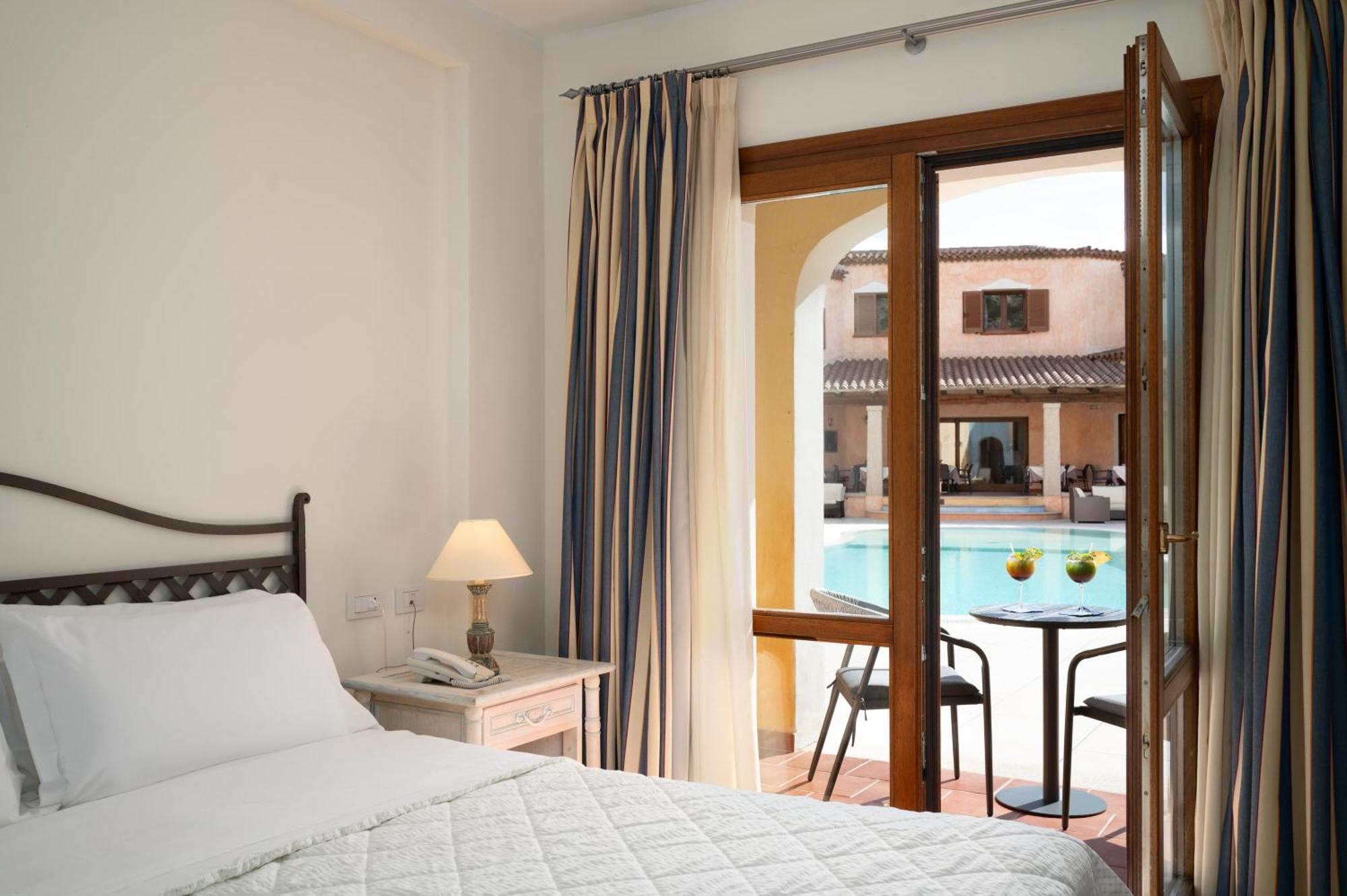 Hotel Monti Di Mola Porto Cervo Bagian luar foto